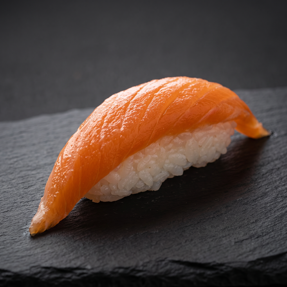 Salmon Nigiri (2 pieces)
